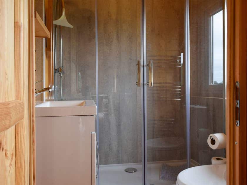Shower room | Reynard’s Retreat - Coplow Cabins, Billesdon, near Leicester