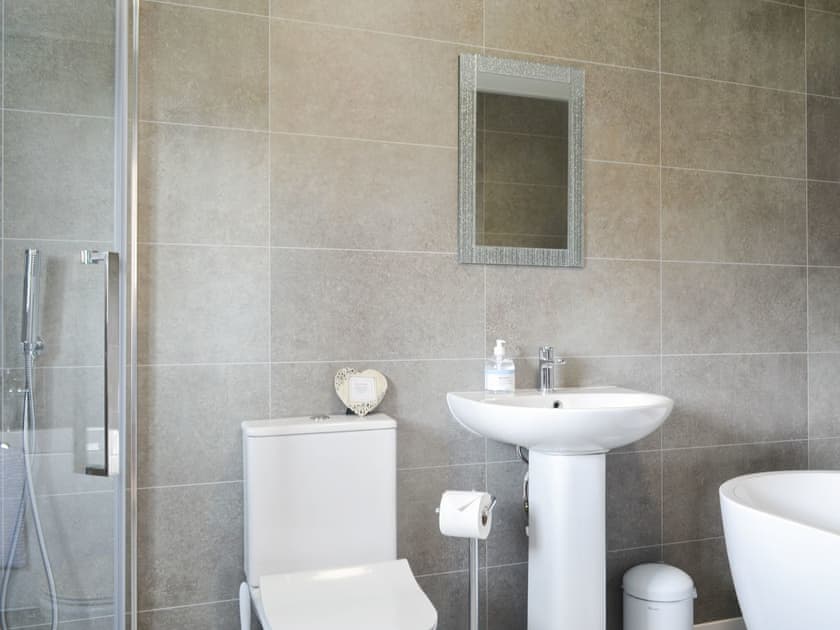 En-suite | Boatman’s Cottage at Inverinan Mor, Inverinan