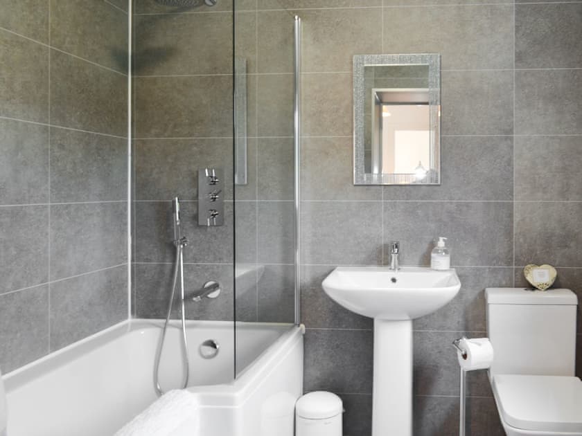 Bathroom | Boatman’s Cottage at Inverinan Mor, Inverinan