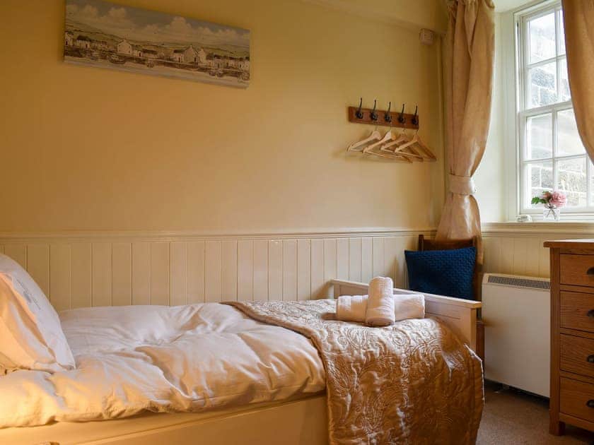 Twin bedroom | Ewden Cottage, Robin Hood’s Bay