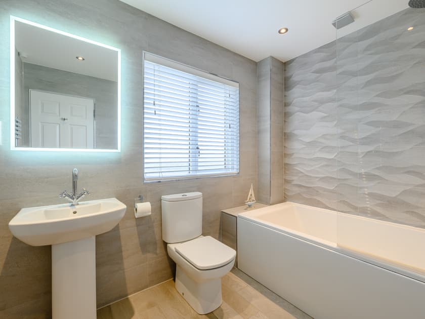 Bathroom | Seaglass House, Beadnell