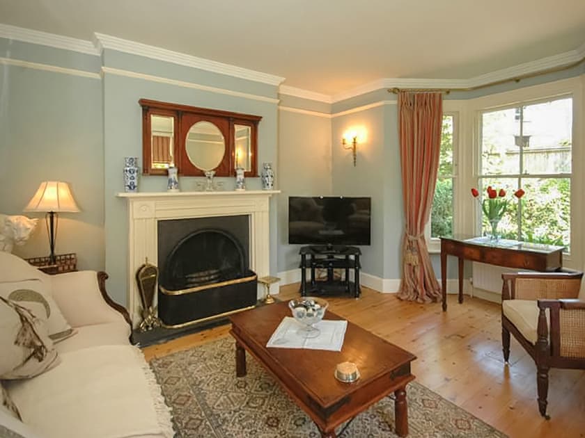 Warre Cottage, Burpham