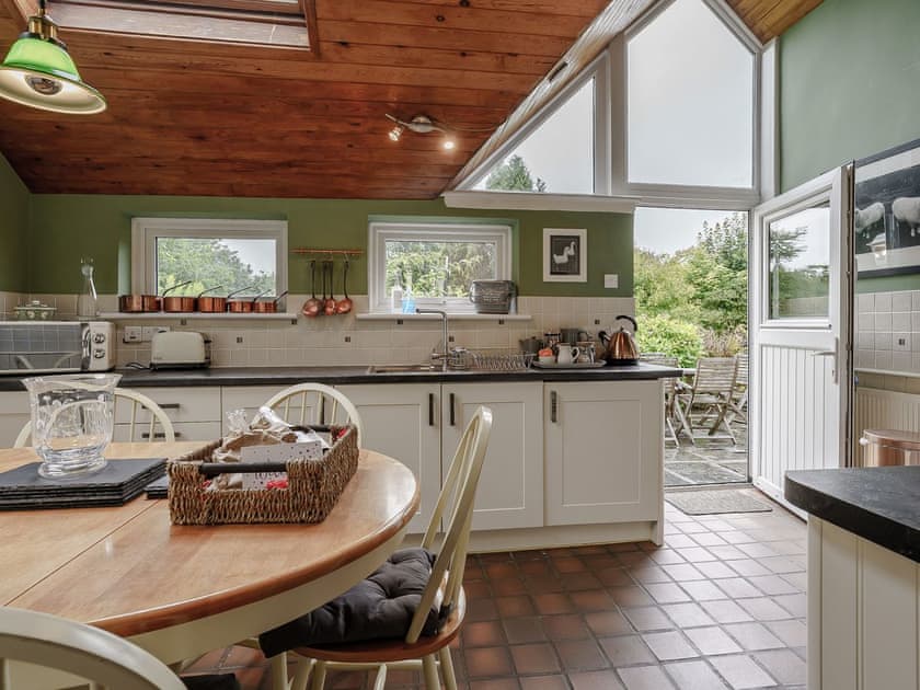 Kitchen/diner | Jasmine Cottage - Wellstone Cottages, Llanfyrnach