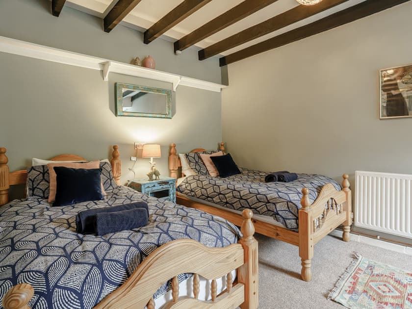 Twin bedroom | Jasmine Cottage - Wellstone Cottages, Llanfyrnach