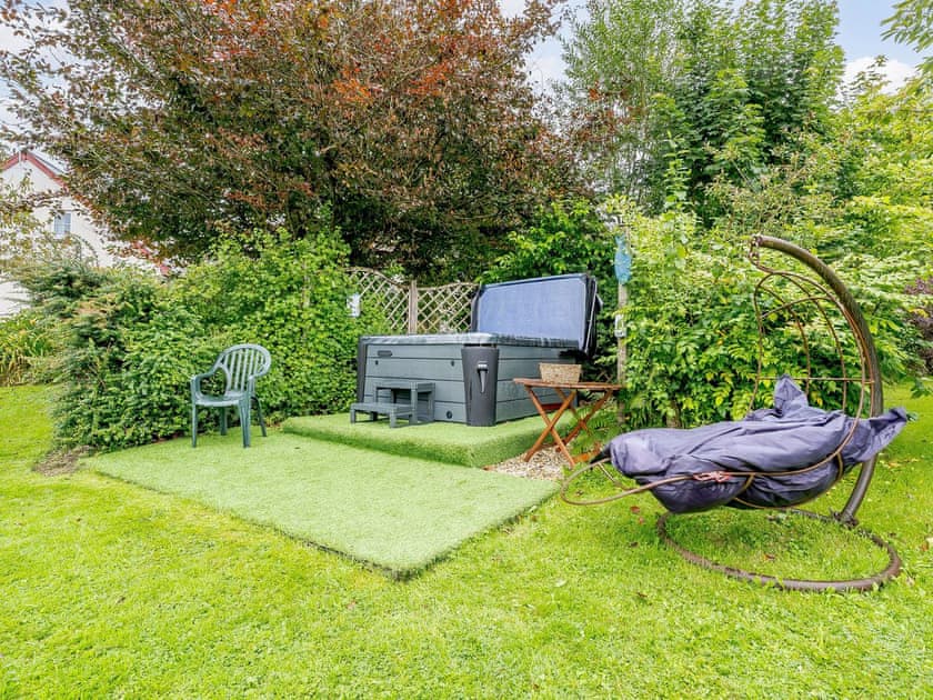 Hot tub | Jasmine Cottage - Wellstone Cottages, Llanfyrnach
