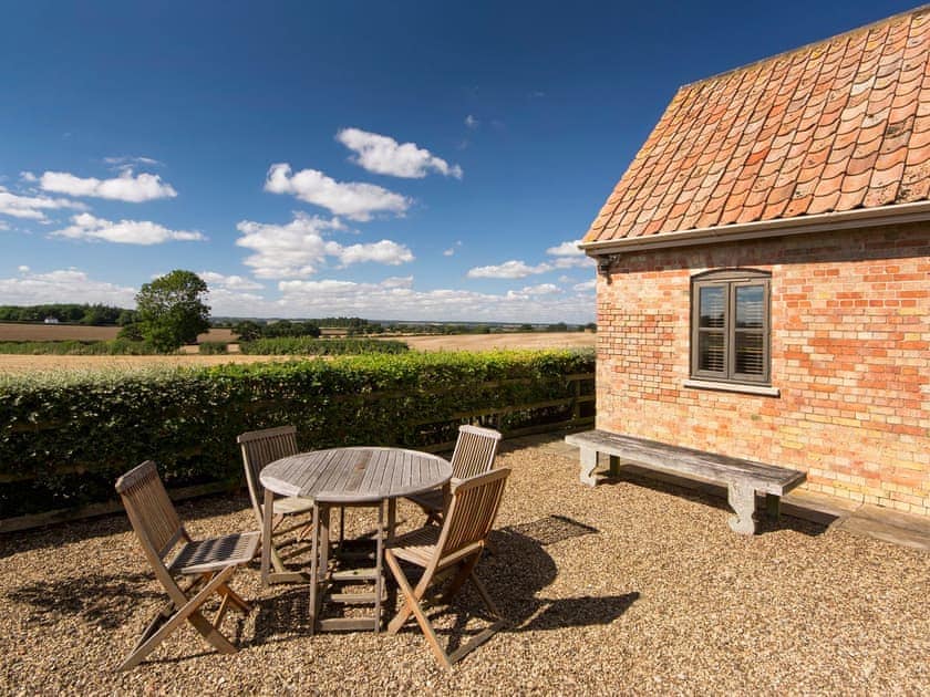 Sitting-out-area | Len Cottage - Nene Valley Cottages, Clopton, near Kettering