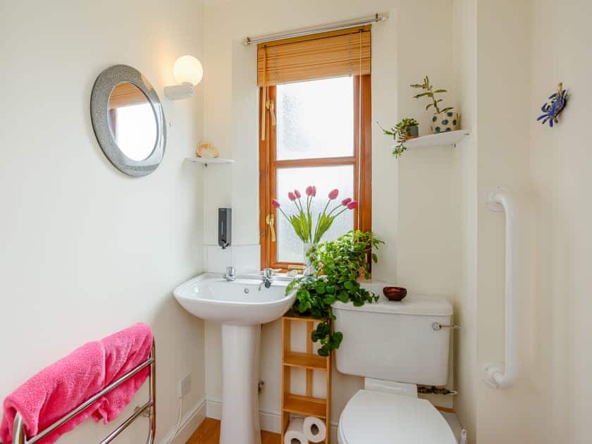 Bathroom | Caldon Cottage, Cromarty