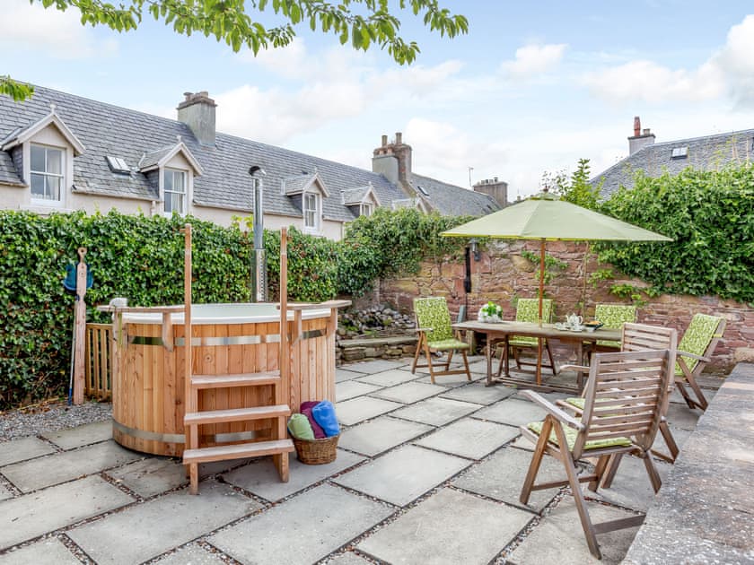 Hot tub | Caldon Cottage, Cromarty
