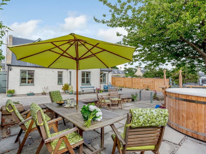 Sitting-out-area | Caldon Cottage, Cromarty