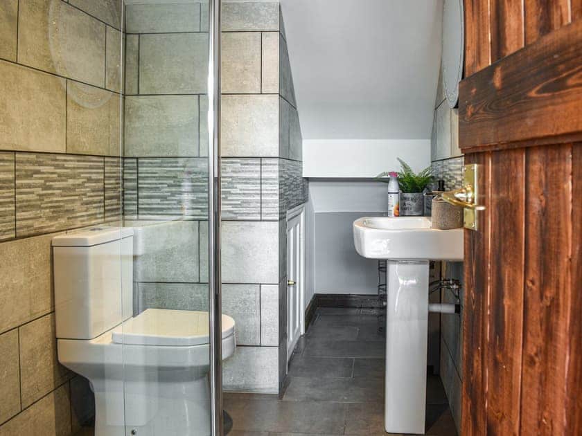 Shower room | Chalet Du Lac, Rudyard Lake