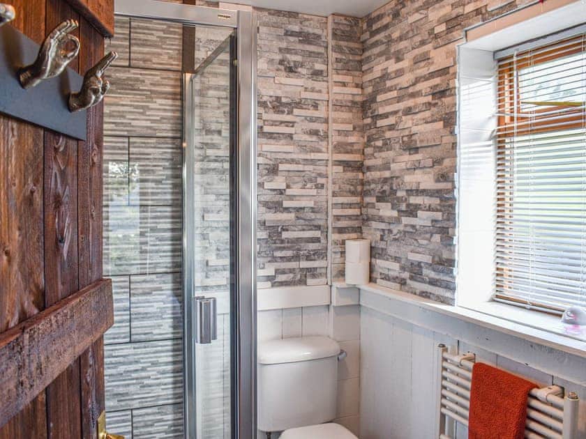 Shower room | Chalet Du Lac, Rudyard Lake