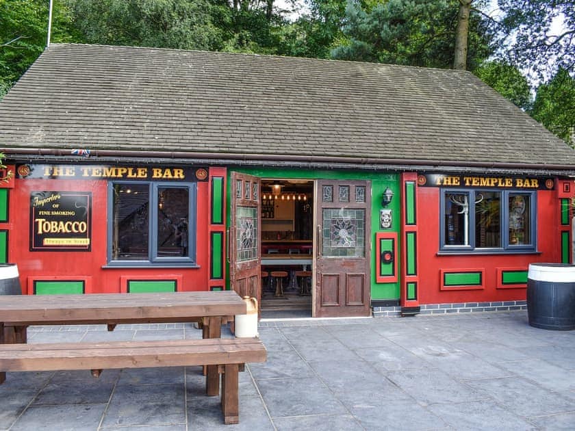 Onsite pub | Chalet Du Lac, Rudyard Lake