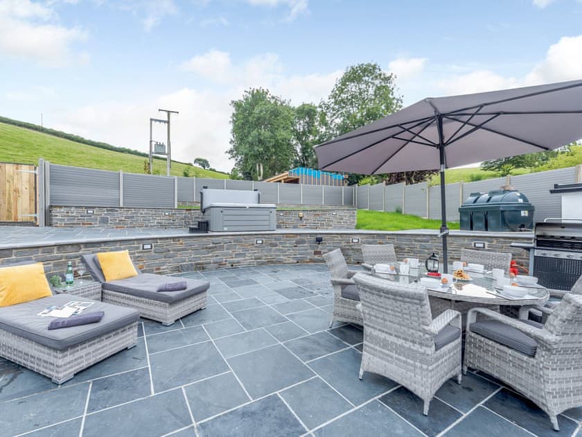 Patio | Islwyn, Aberaeron