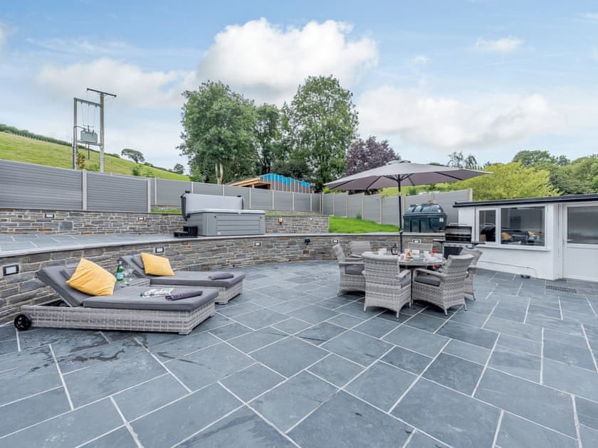 Patio | Islwyn, Aberaeron