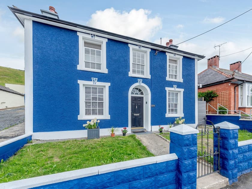 Exterior | Islwyn, Aberaeron