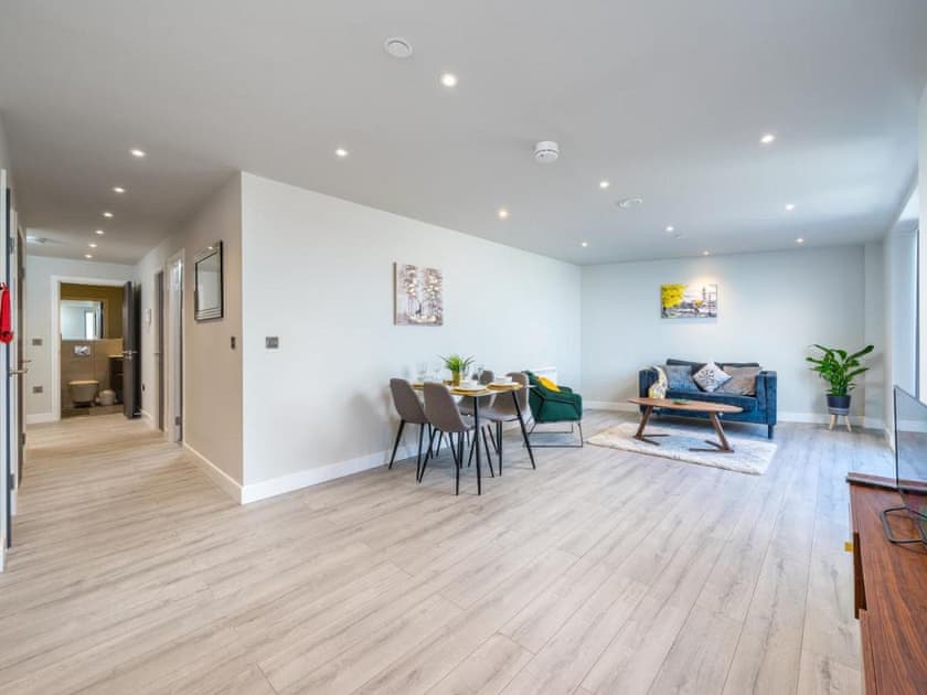 Iron House (ref UK35474) in Slough