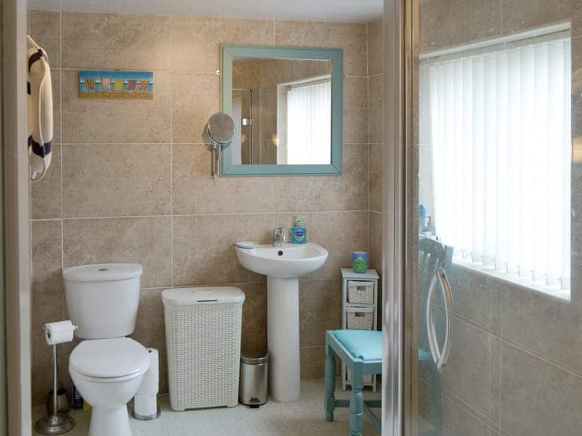 Shower room | Dolphin Cottage, Newbiggin by the Sea