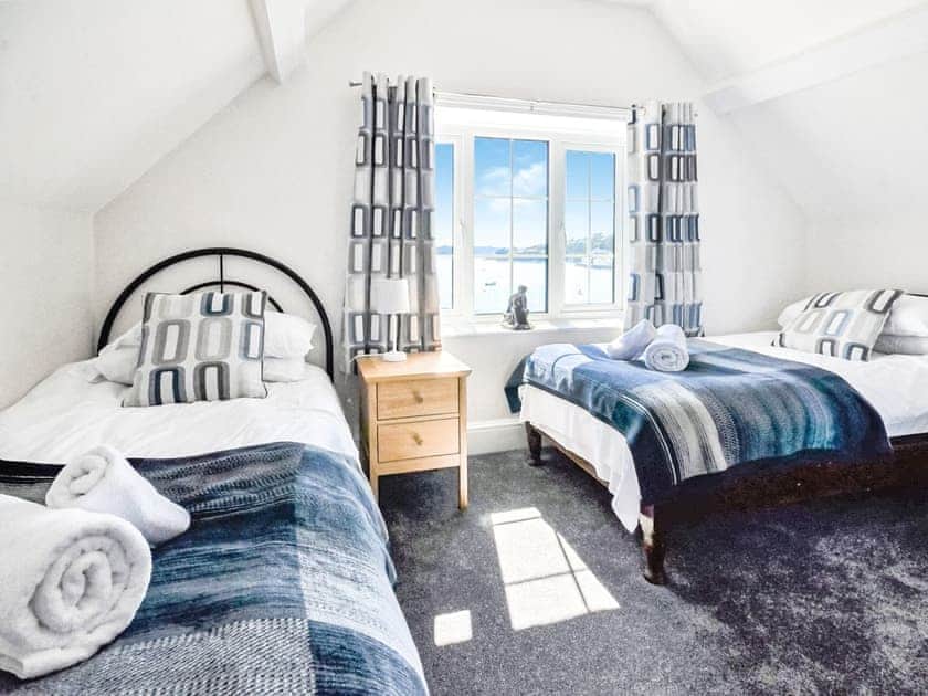 2nd floor twin bedroom to the front | Roseland View, St Mawes