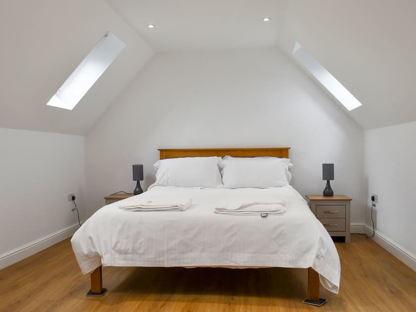 Double bedroom | Fallow Cottage - White Hart Cottages, Hadleigh