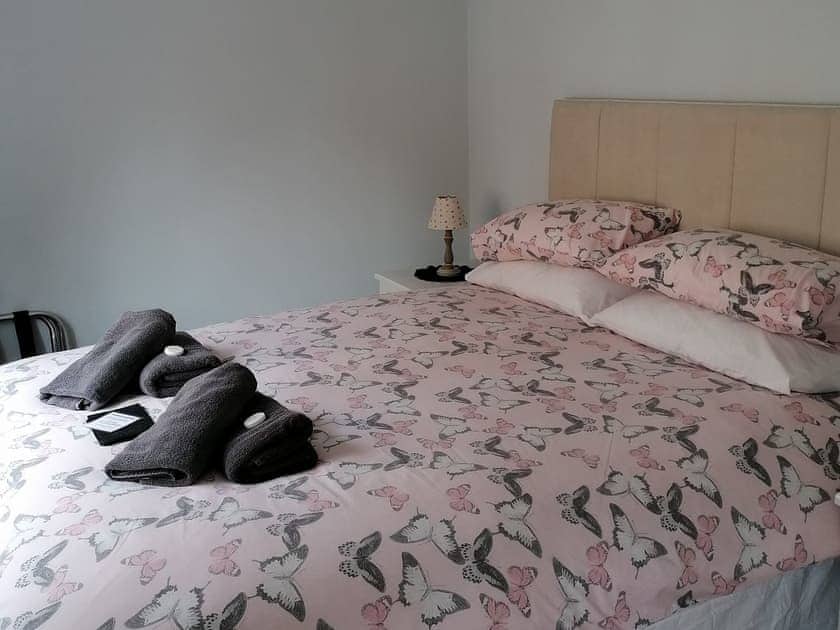 Comfortable Kingsize bedroom | The Pad, Whitby