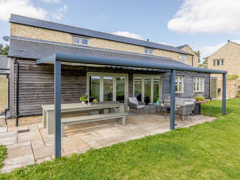 Sitting-out-area | The Stalls, Burford