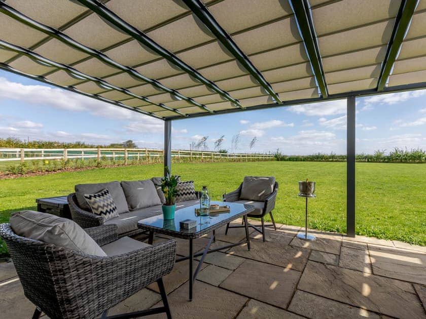 Sitting-out-area | The Stalls, Burford