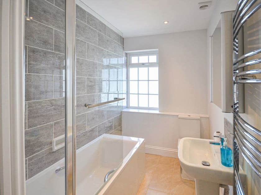 Family bathroom first floor | Lavausa, St Mawes