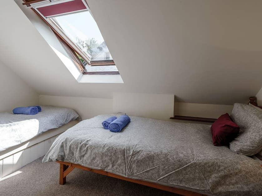 Twin bedroom | Honeysuckle - Wellstone Cottages, Llanfyrnach