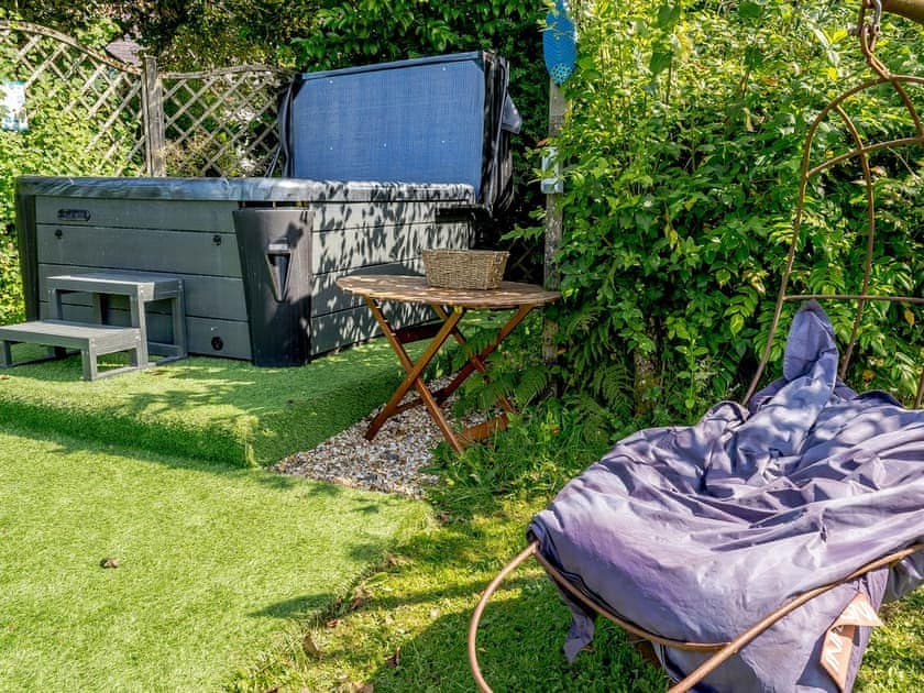 Hot tub | Honeysuckle - Wellstone Cottages, Llanfyrnach