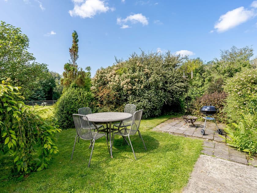 Garden | Honeysuckle - Wellstone Cottages, Llanfyrnach
