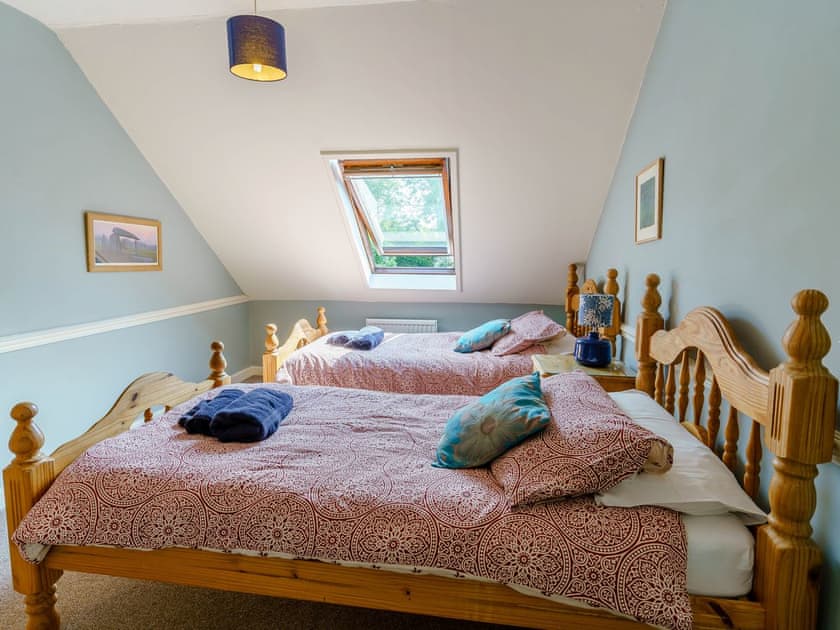 Twin bedroom | The Coach House - Wellstone Cottages, Llanfyrnach