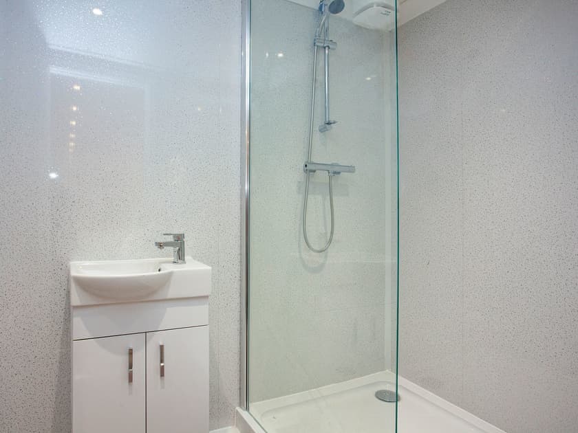 Shower room | Crofty’s Celder, Camborne, Near Portreath