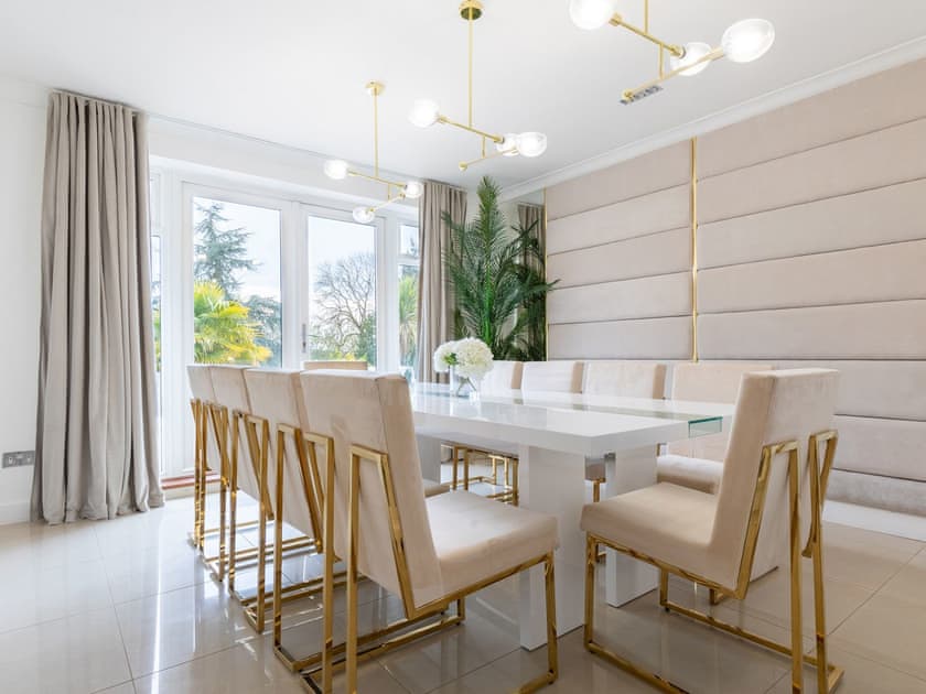 Dining room | The Villa Mansion, Potters Barr