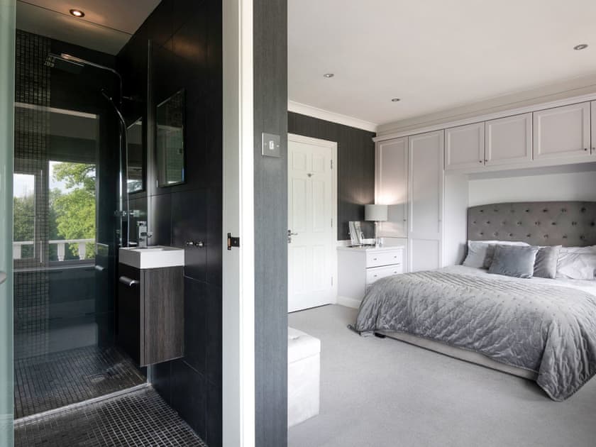Double bedroom | The Villa Mansion, Potters Barr