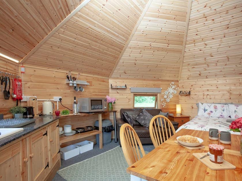 Interior | Coot Roundhouse - Ponsford Ponds, Knowle, near Cullompton