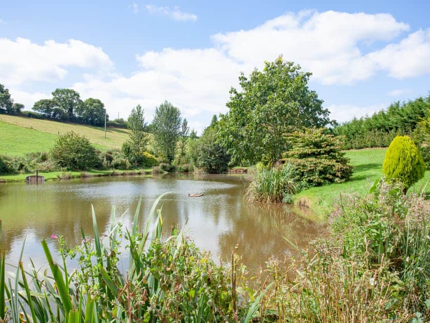 Setting | Coot Roundhouse - Ponsford Ponds, Knowle, near Cullompton