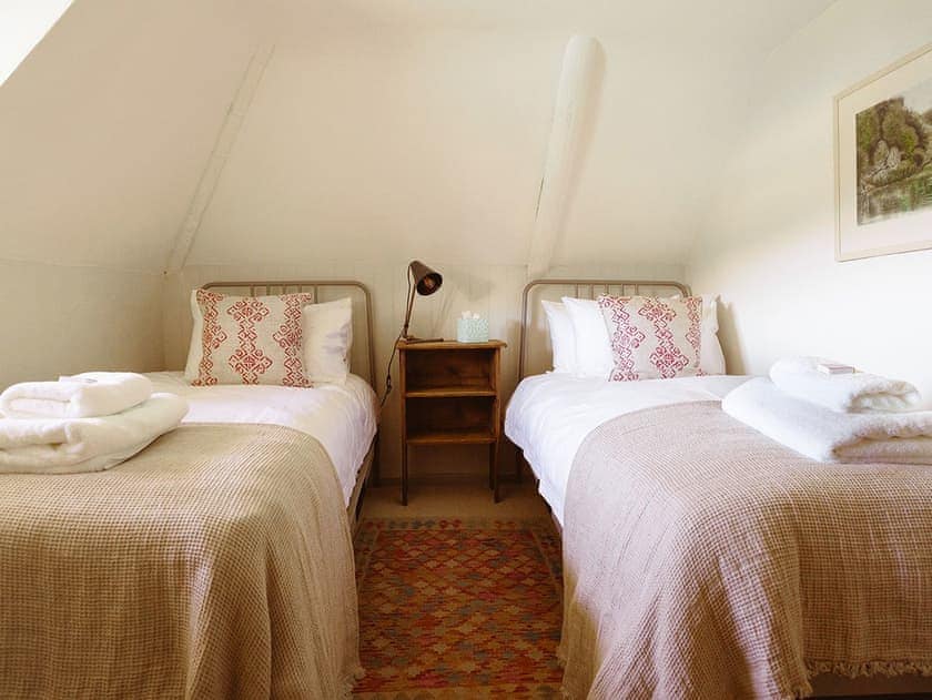 Twin bedroom | New Lane Cottage, Worstead