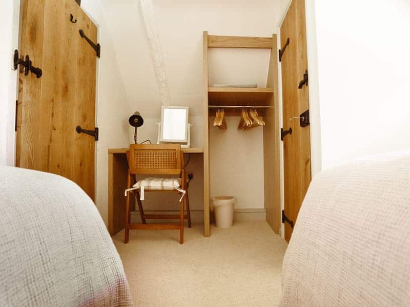 Twin bedroom | New Lane Cottage, Worstead