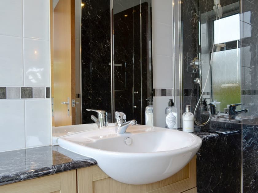 En-suite | Sauchenshaw Cottage, Stonehaven