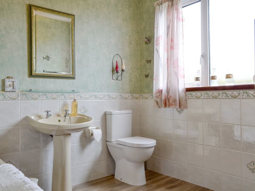 Bathroom | Sauchenshaw Cottage, Stonehaven