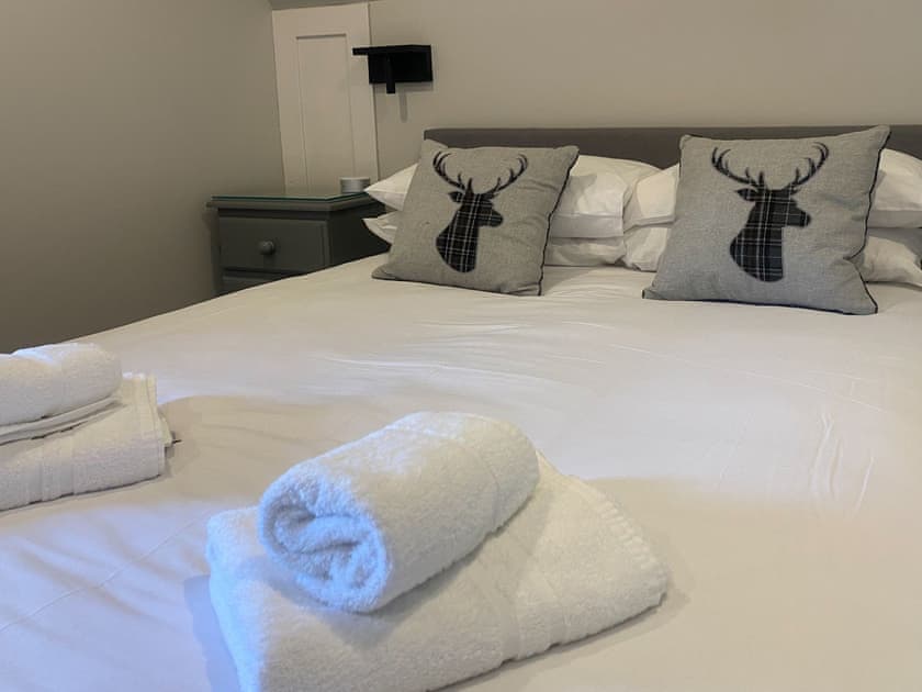 Double bedroom | Dubh Sgeir - Puffin, Oban