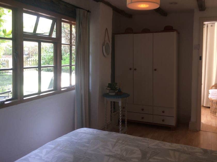 Double bedroom | Oak Tree Cottage - Grove Cottages, Instow, near Barnstaple