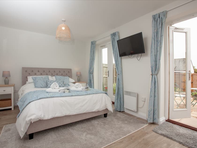 King size ground floor bedroom | View Cottage, Brixham