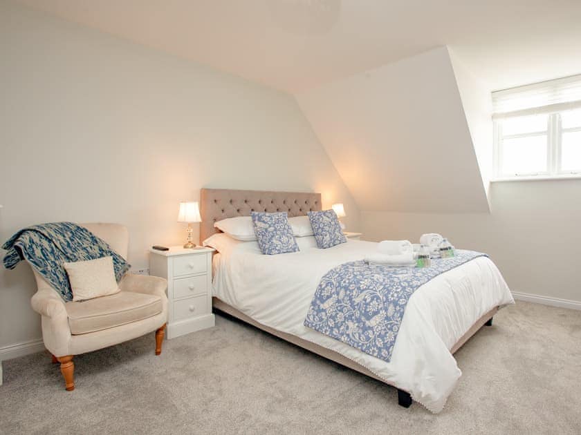 King size second floor bedroom | View Cottage, Brixham