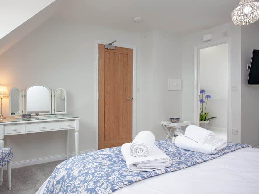 King size second floor bedroom | View Cottage, Brixham