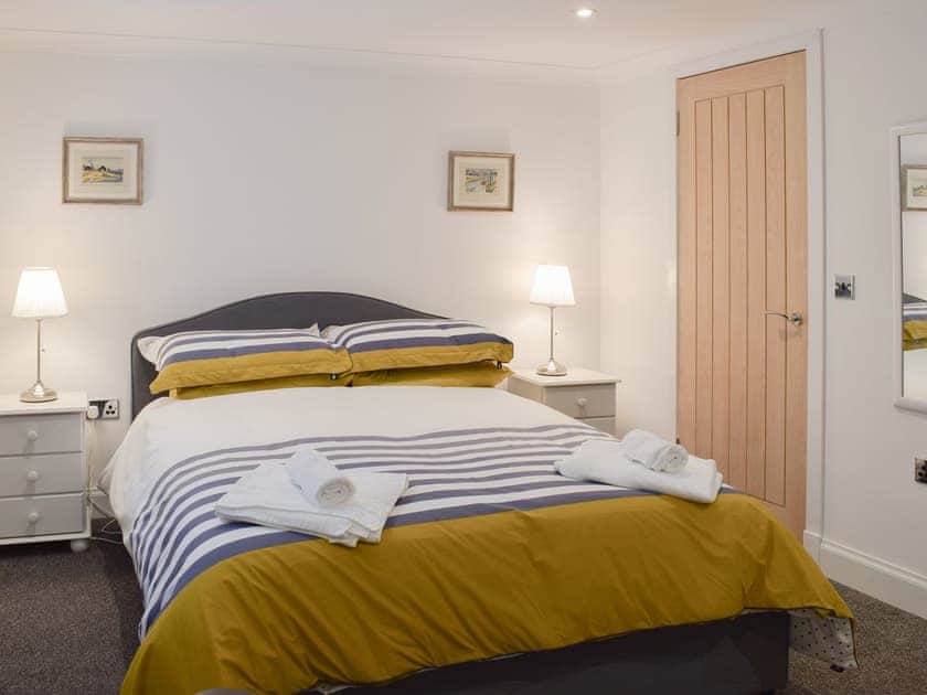 Double bedroom | 2 Mill Hall Cottages, Newburgh, near Cupar