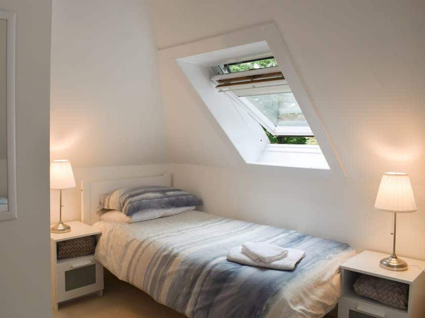 Twin bedroom | 2 Mill Hall Cottages, Newburgh, near Cupar