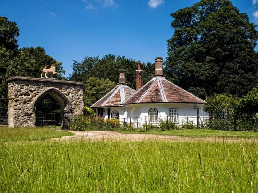 Exterior | Lion Gate Lodge, Scrivelsby