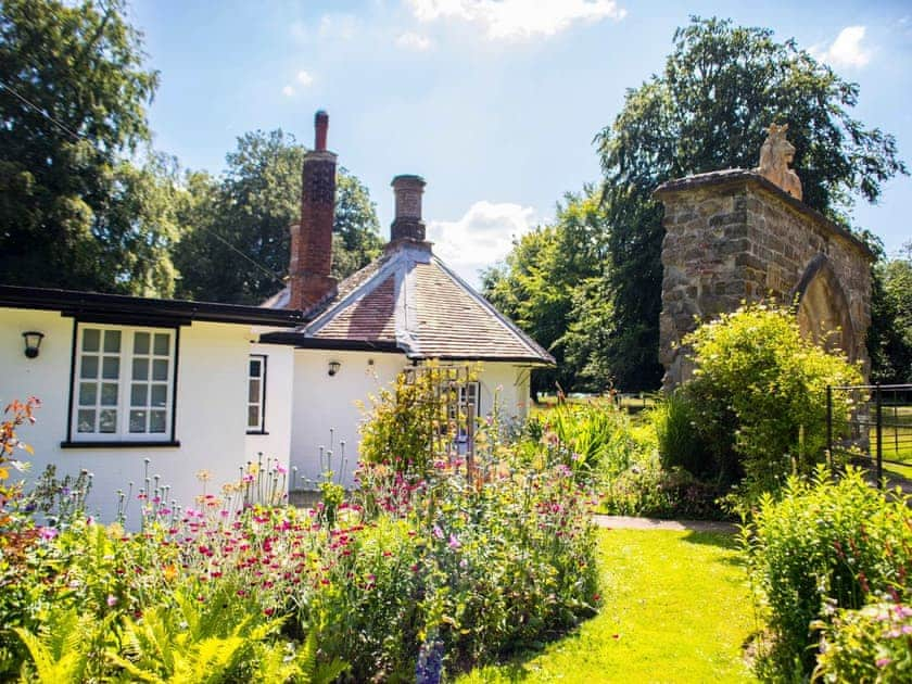 Exterior | Lion Gate Lodge, Scrivelsby