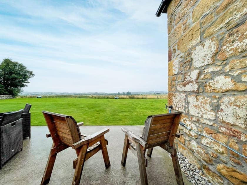 Sitting-out-area | West - Balloan Steading, Dornoch